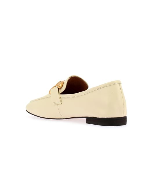 modello Zagreb mocassino da donna in pelle bianco latte BIBI LOU | 571.X